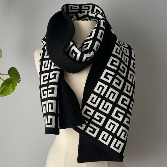 New GIVENCHY 4G double sided scarf in wool and cashmere - Picture 5 of 8